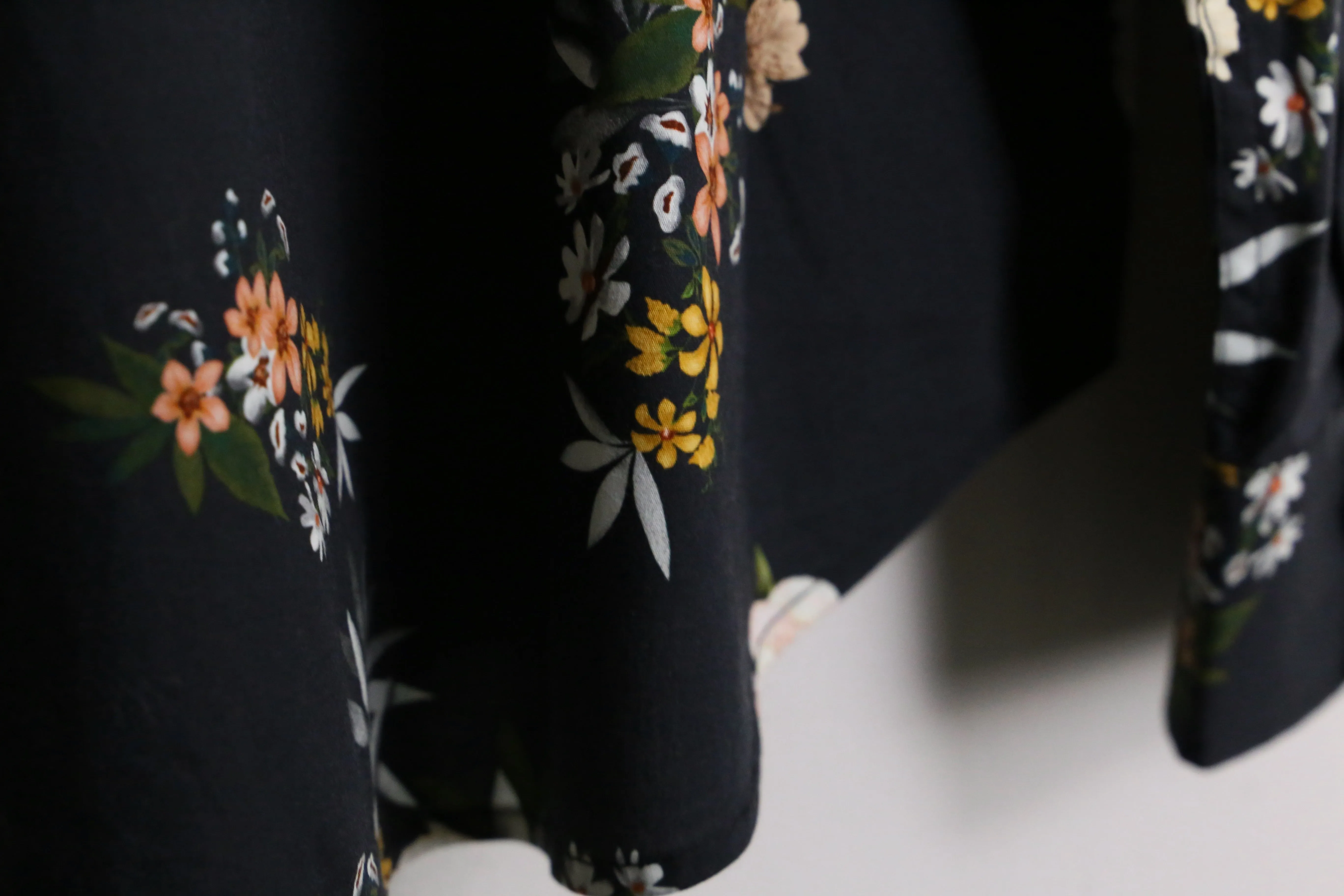 “GUESS” flower design  shirt