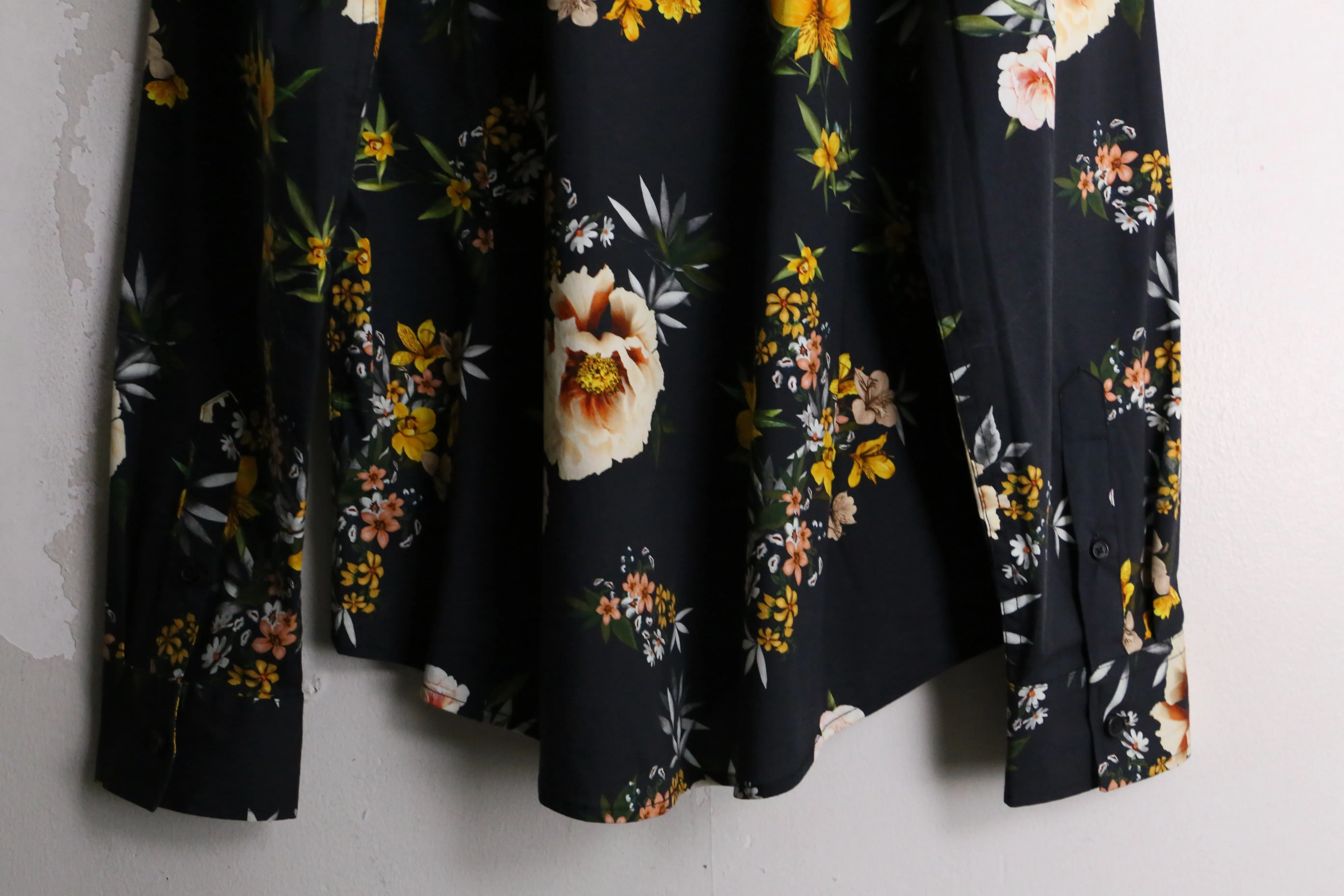“GUESS” flower design  shirt