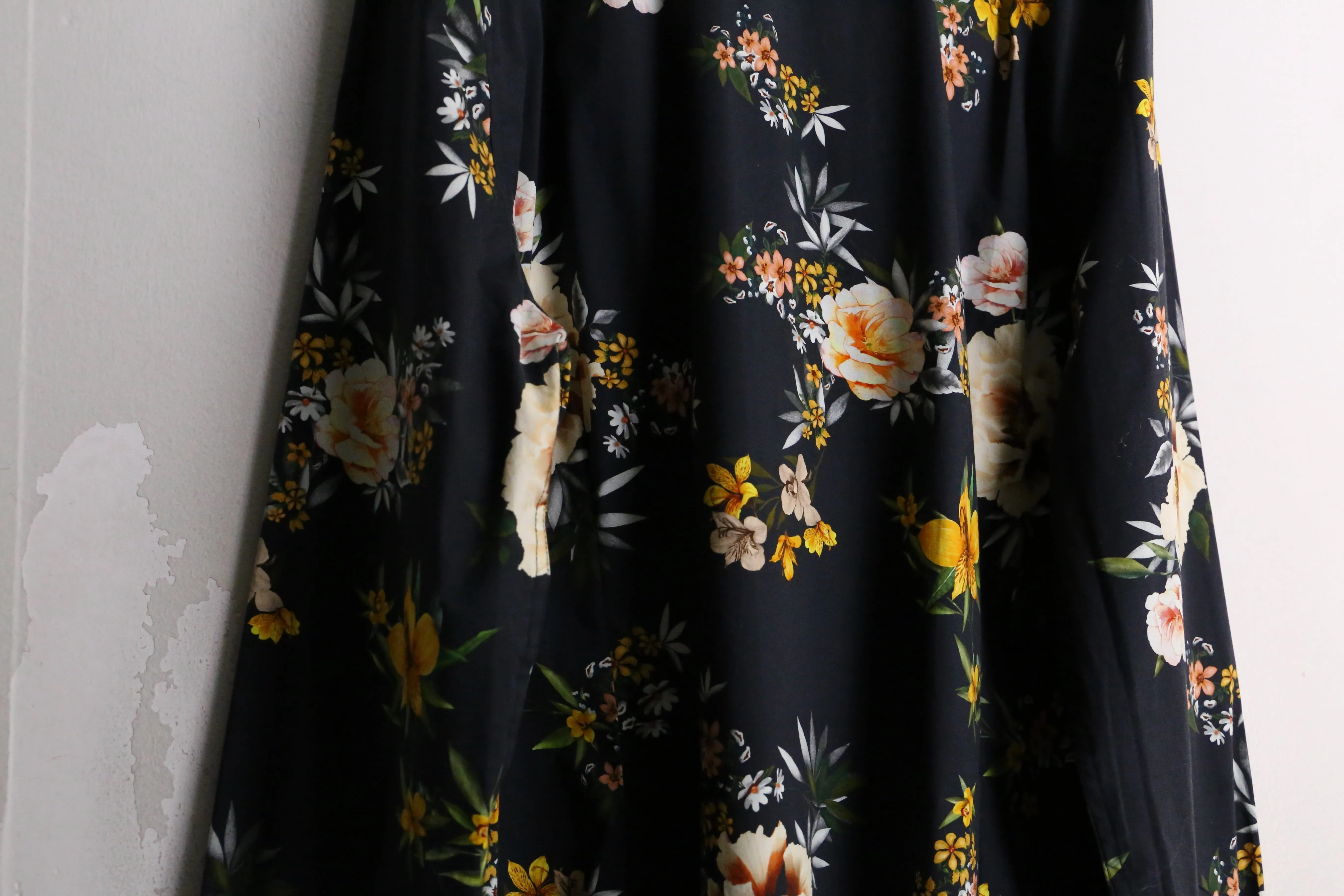 “GUESS” flower design  shirt