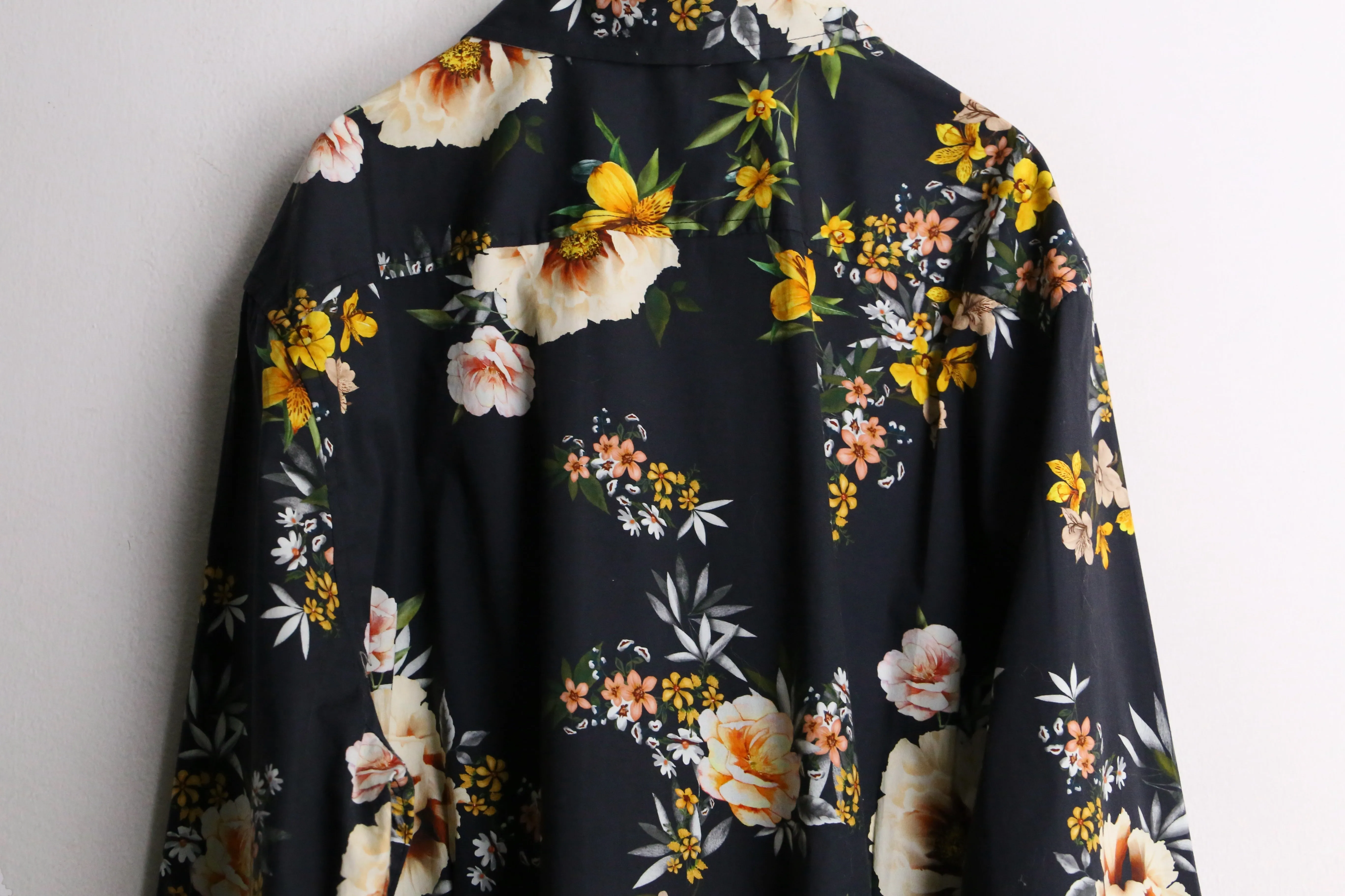“GUESS” flower design  shirt
