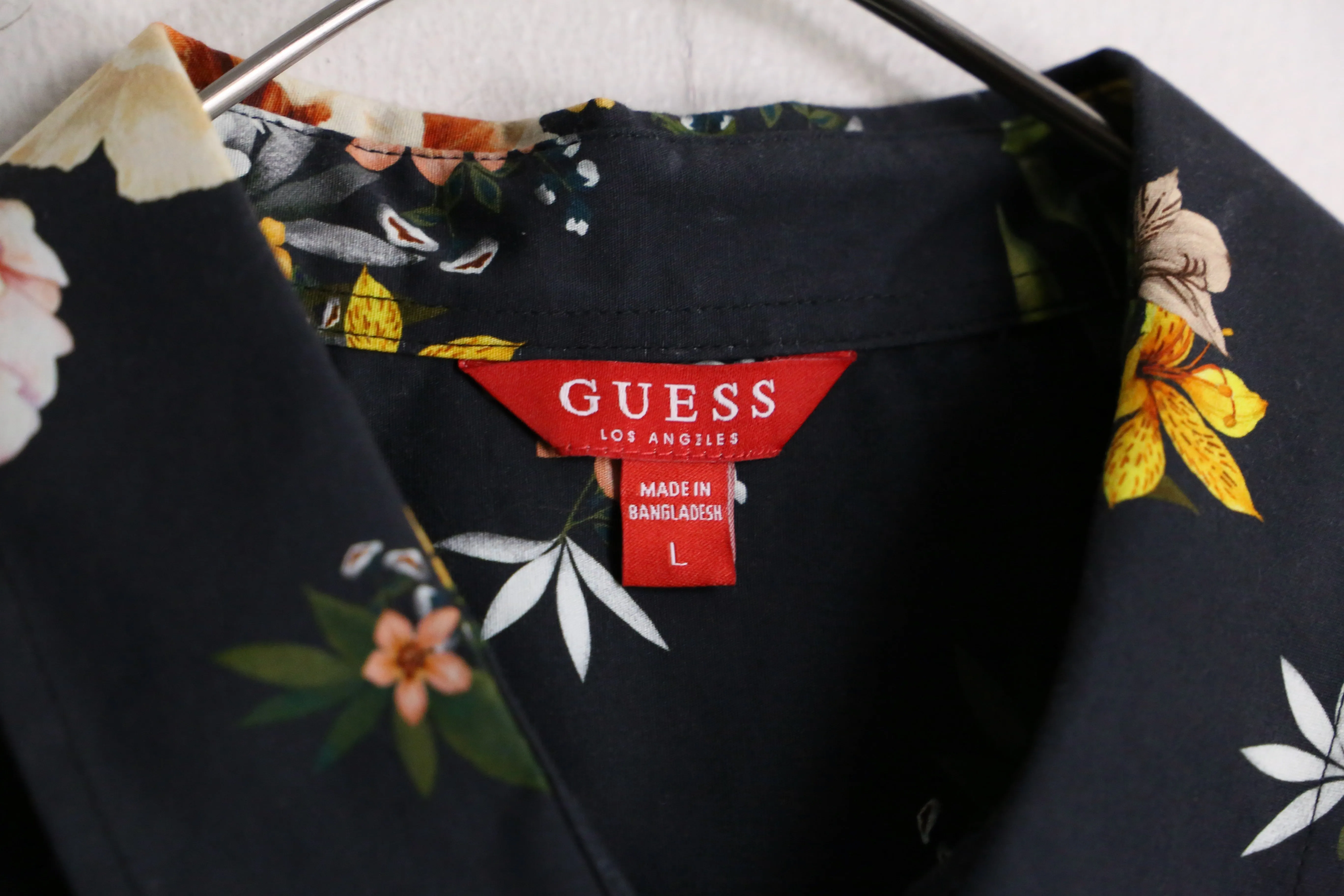 “GUESS” flower design  shirt