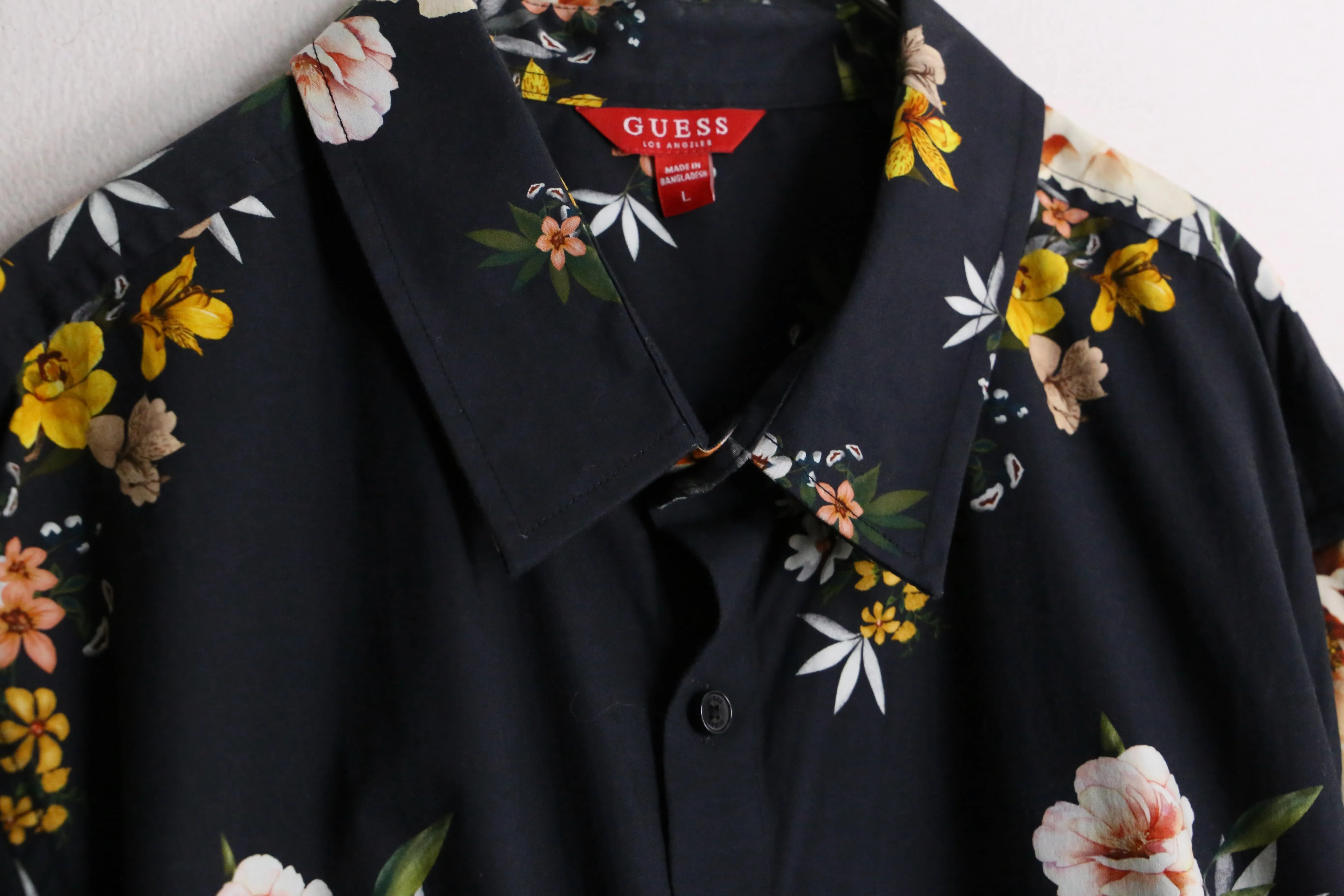 “GUESS” flower design  shirt
