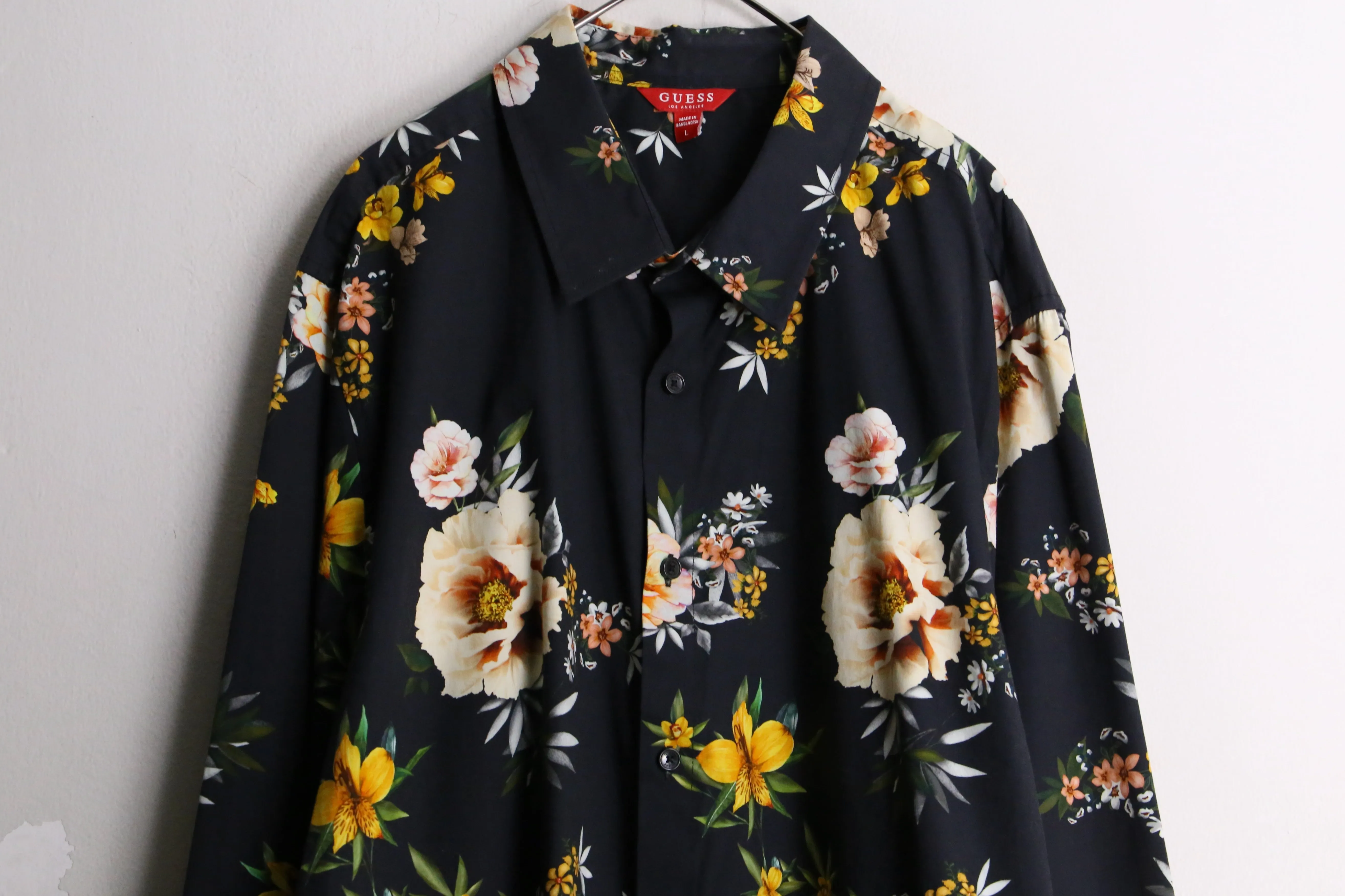 “GUESS” flower design  shirt