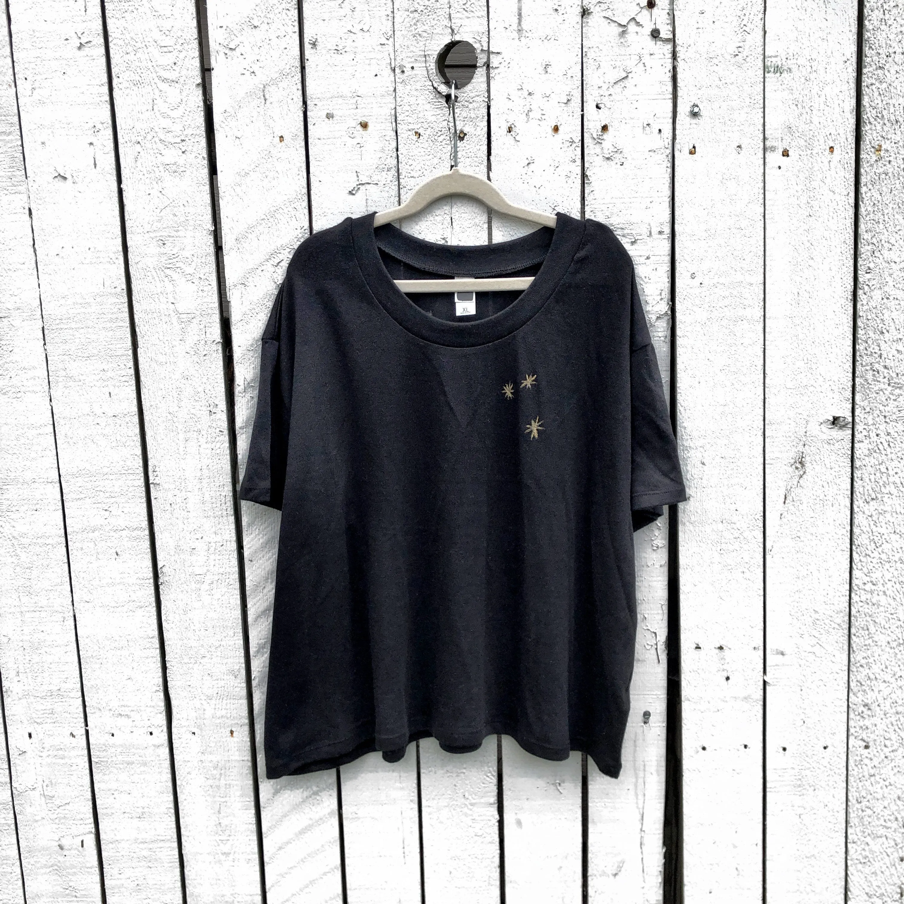 'METALLIC HOT MESS' T SHIRT