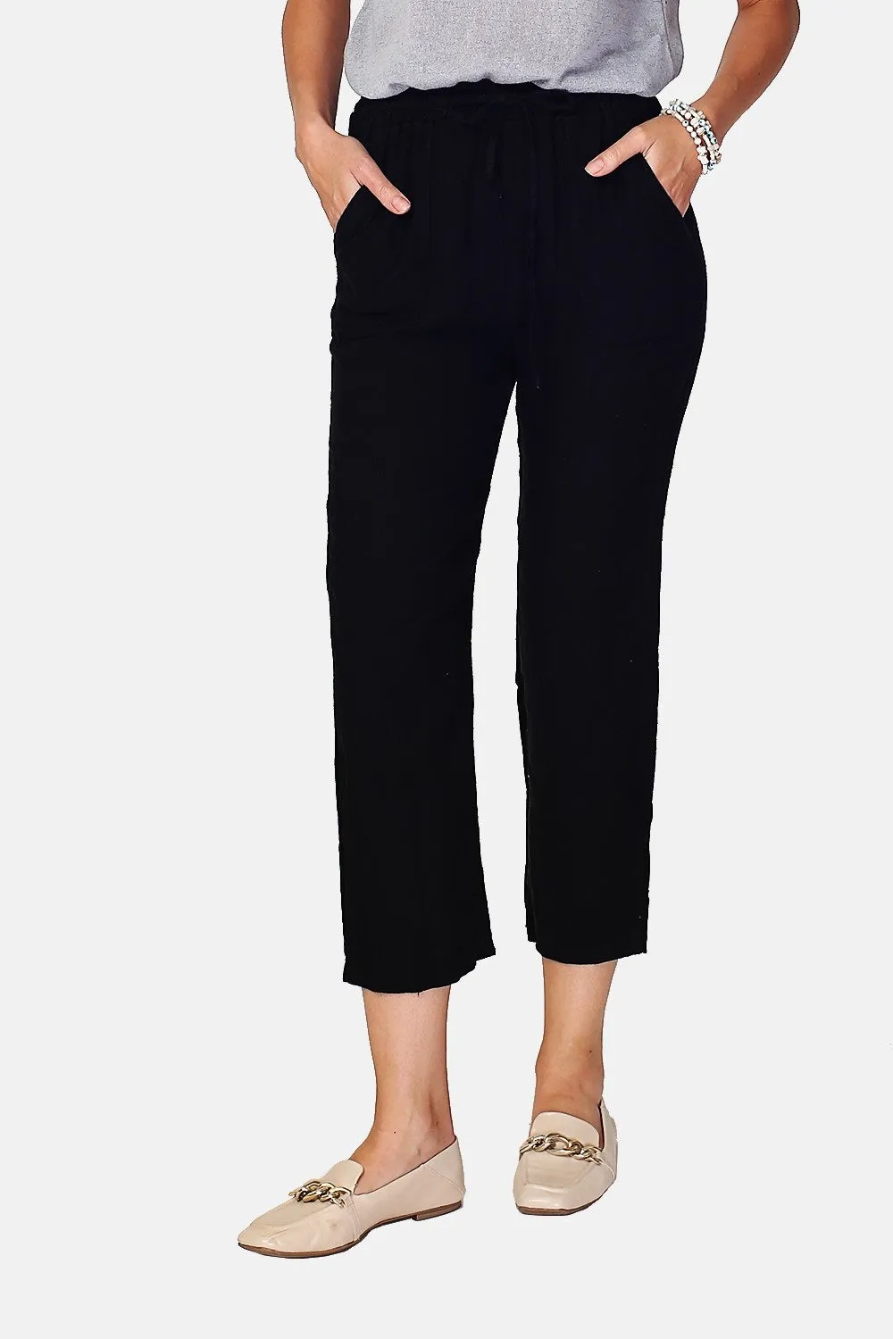 Wide pants, high waist, patch pockets with lacy
