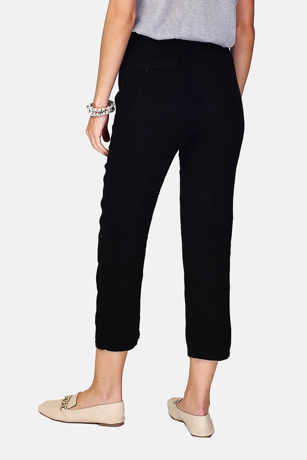 Wide pants, high waist, patch pockets with lacy
