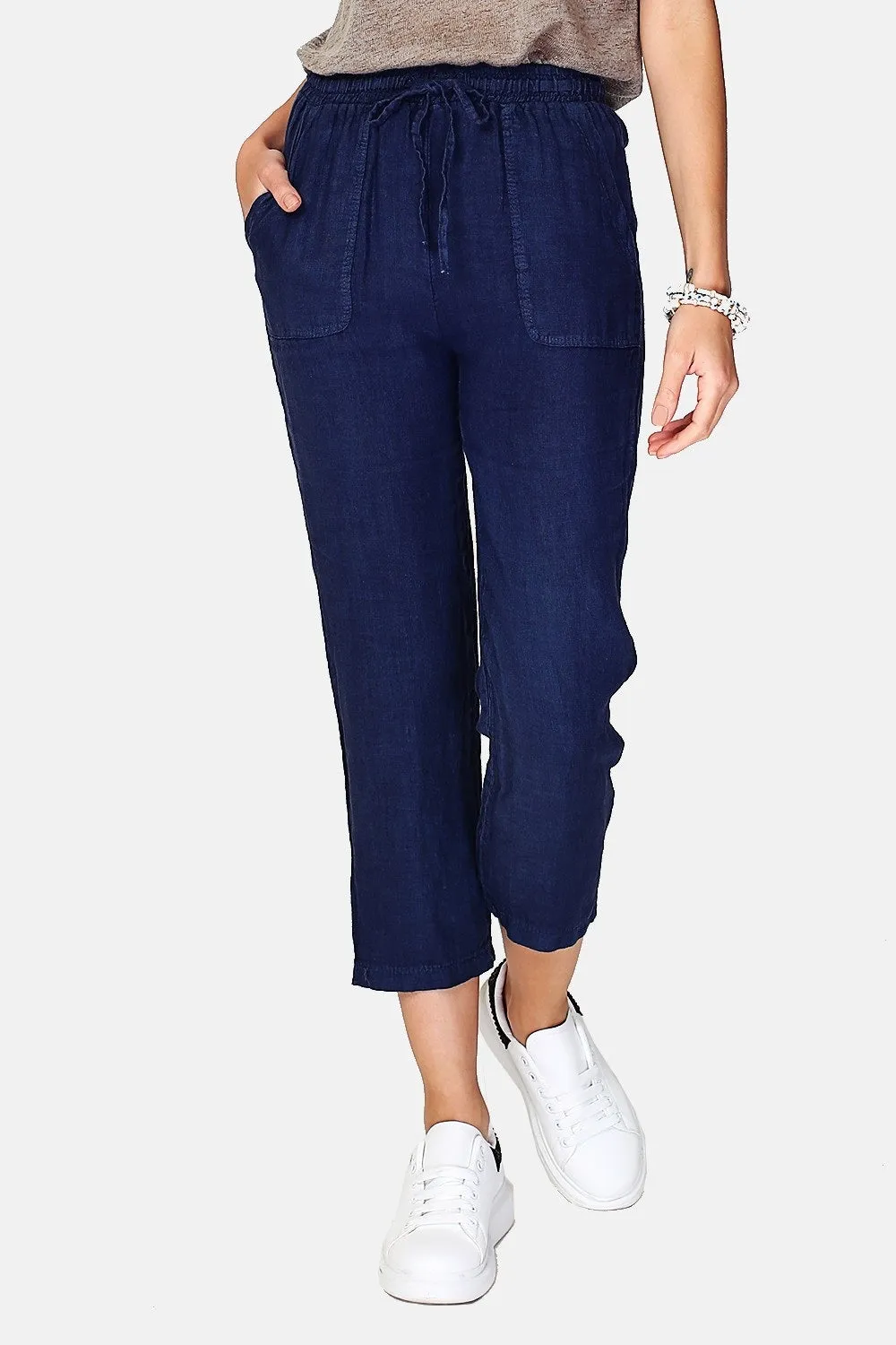 Wide pants, high waist, patch pockets with lacy