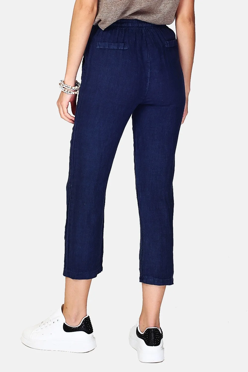 Wide pants, high waist, patch pockets with lacy